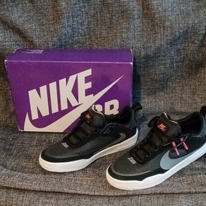 *NWOT* Nike SB Girl's Sneakers